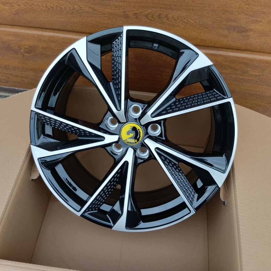 Литые диски Powcan 8×R18 5×114.3