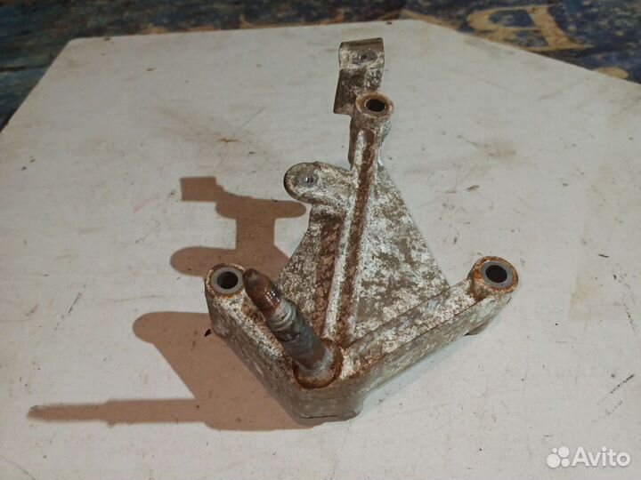 Кронштейн подушки кпп renault logan duster