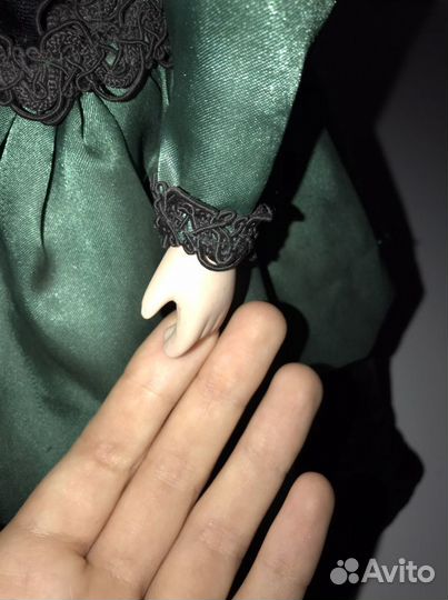 Коллекционная фарфоровая кукла