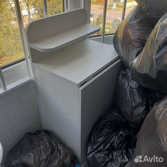 Стол маникюрный