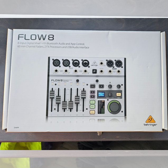 Behringer Flow 8 — цифровой микшерный пульт
