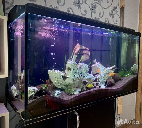 Чёрный аквариум с тумбой