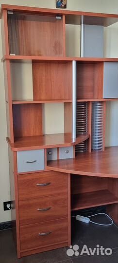 Компьютерный / письменный стол