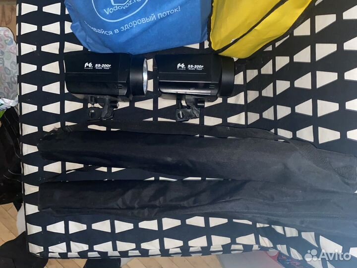 Вспышка студийная SS-200F