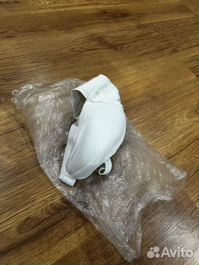 Спортивный инвентарь: перчатки, шлем