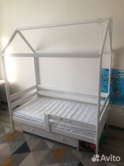 Детская кровать домик с матрасом