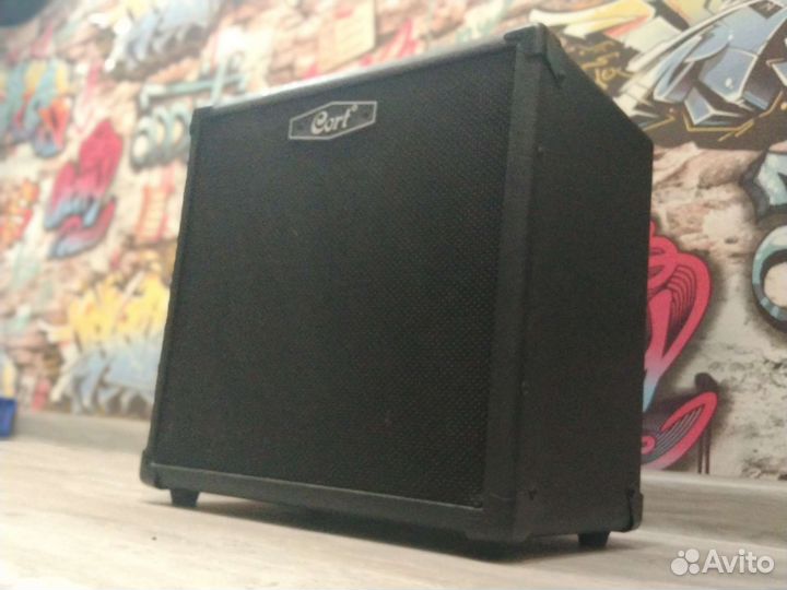 Cort CM20B-EU басовый комбоусилитель, 20Вт