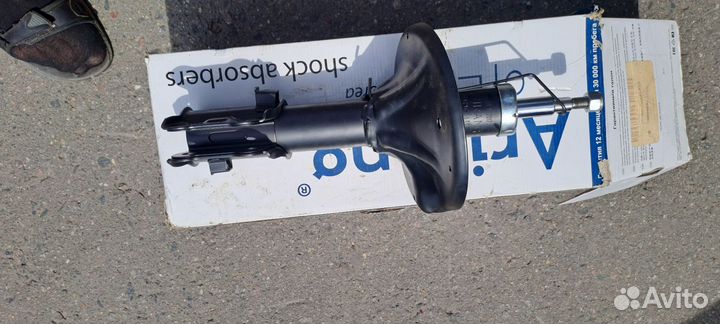 Амортизатор передний правый Hyundai elantra