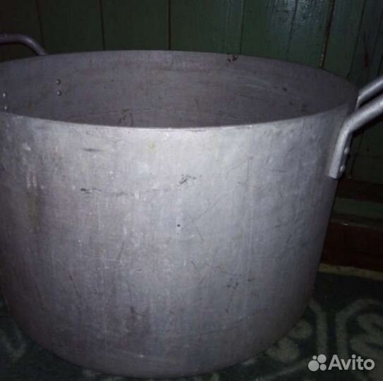 Бак из пищевой нержавейки и алюминиевые тазы