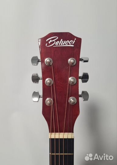 Полноразмерная акустическая гитара