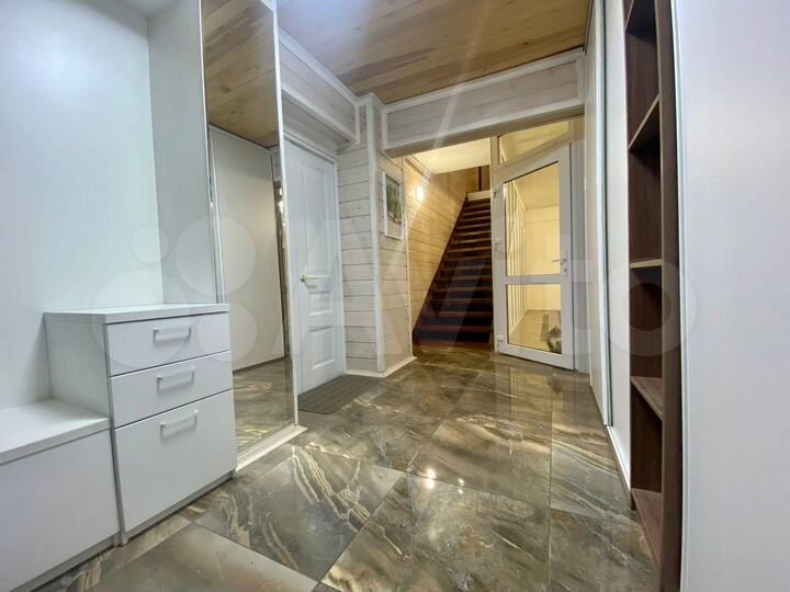 Дом 1000 м² на участке 10,5 сот.