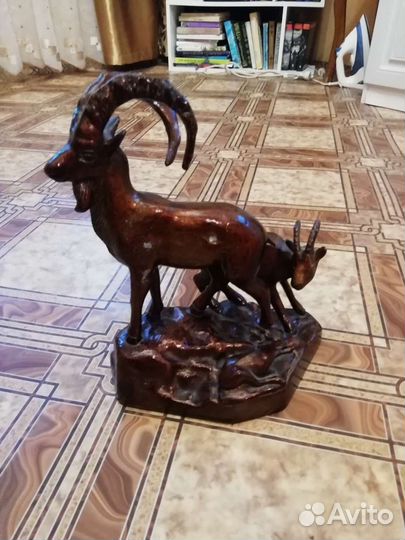 Статуэтка (горный козел,архар на скале) СССР