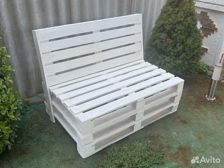 Скамья из поддонов