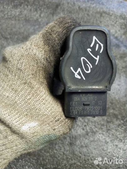 Катушка зажигания Volkswagen Passat 06A905115D B5