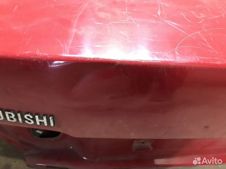 MR392327 Крышка багажника Mitsubishi Carisma