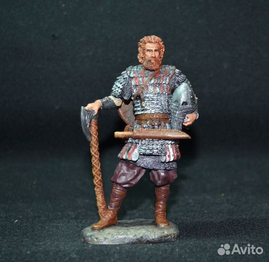 Фигура. варяжский стражник С топором В дозоре 10-1