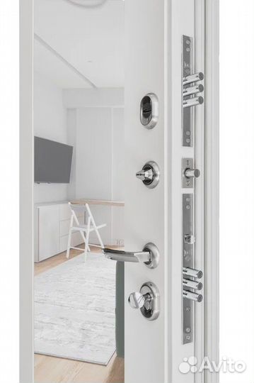 Дверь входная металлическая белая