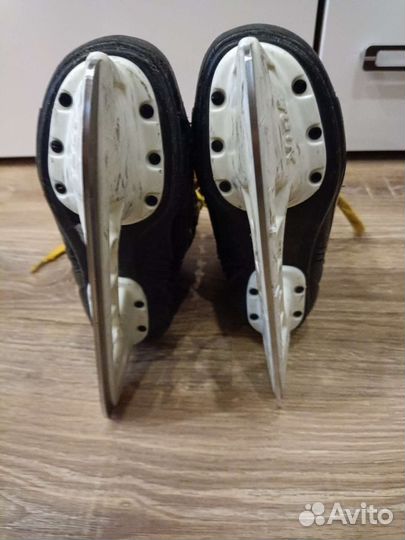 Коньки хоккейные