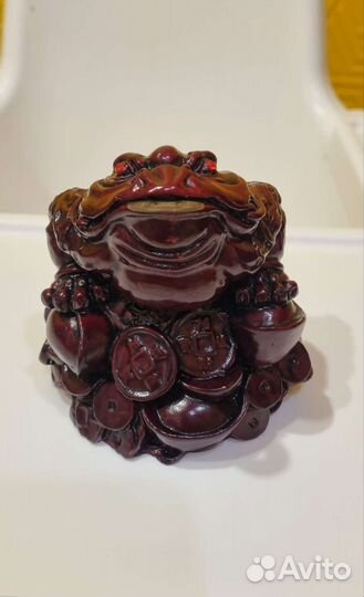 Денежная жаба с монетой фен-шуй