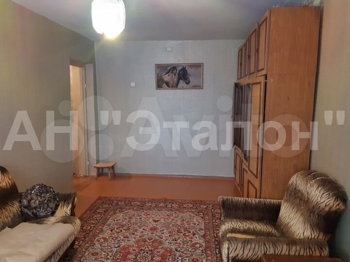 5-к. квартира, 43 м², 3/5 эт.