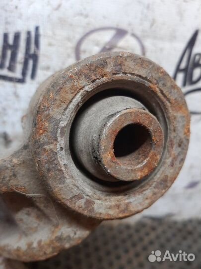 Кулак (цапфа) задний левый Suzuki Grand Vitara