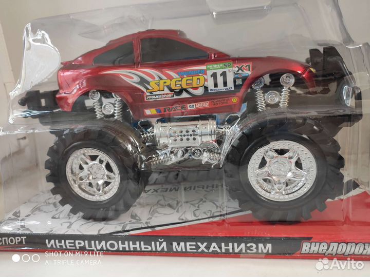 Игрушечная машина