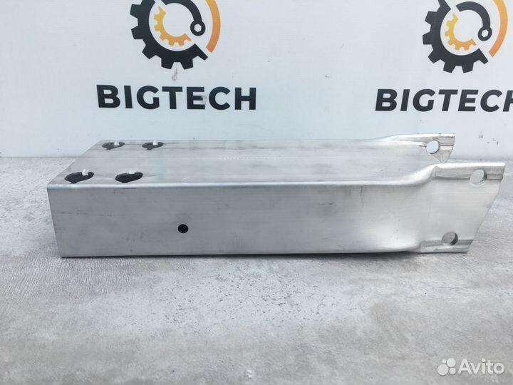 Кронштейн бампера Mercedes W213 A2136201600