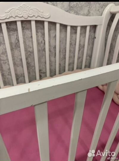 Детская кроватка с маятником и ящиком