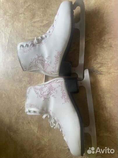 Коньки фигурные40-41 размер