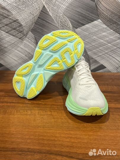 Кроссовки Hoka bondi 8 размер 37