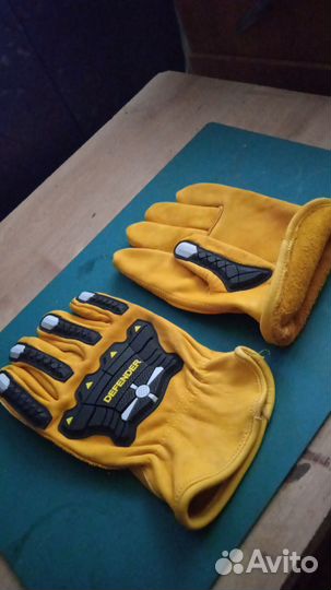 Противоударные перчатки