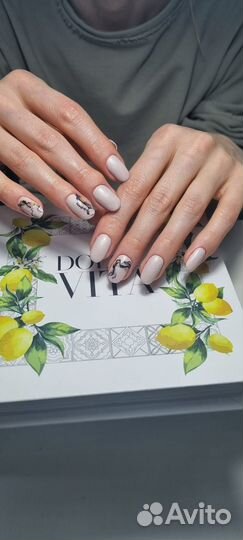 Модель на маникюр