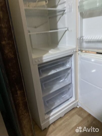 Холодильник ariston HBM1181.3 Б/У