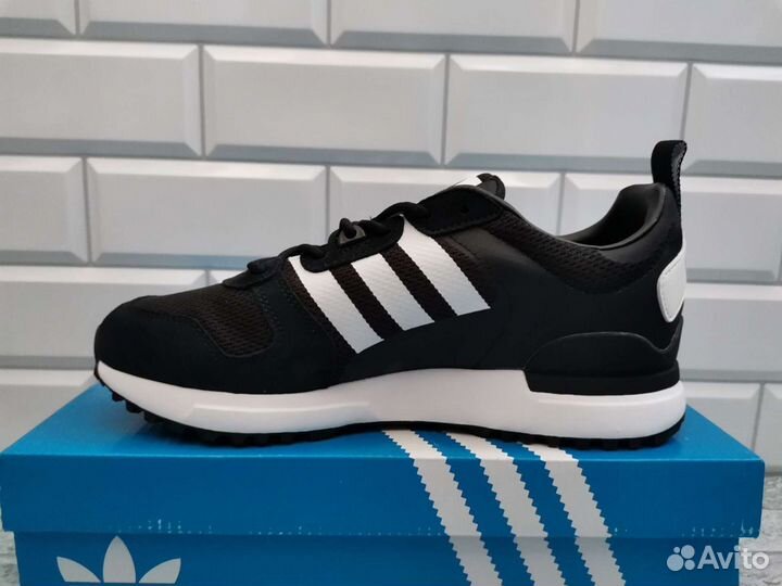 Кроссовки adidas zx 700