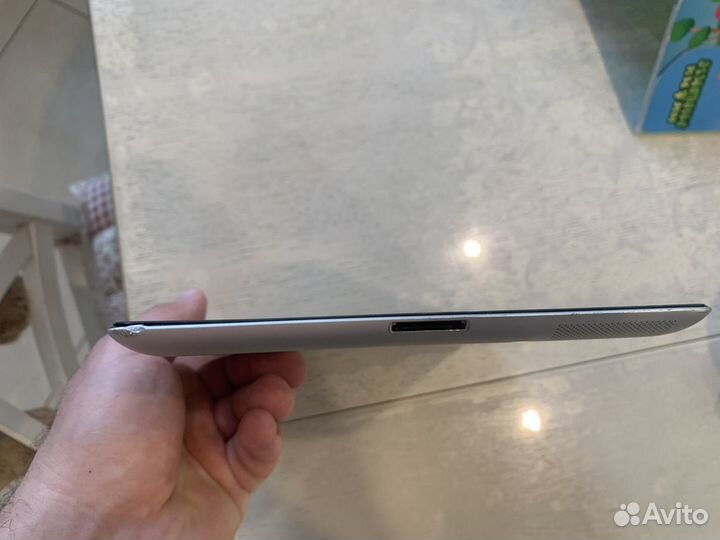iPad Wi-Fi + Cellular (3-го поколения)