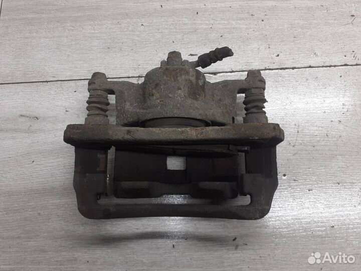 Суппорт передний правый Honda Civic 4D 8