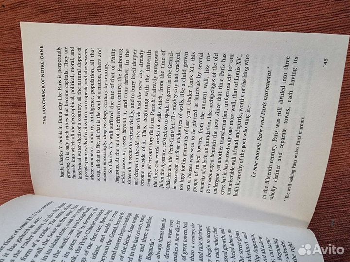 Книга на английском Hugo