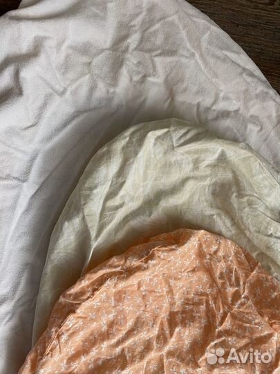 Наматрасник и простыни в овальную кроватку