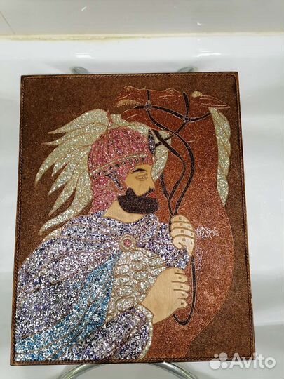 Картина из проволоки и ёлочных игрушек