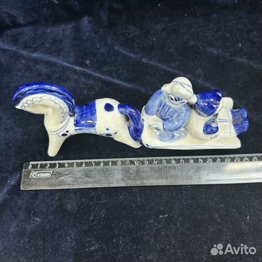 Статуэтка гжель семья на санях фарфор СССР