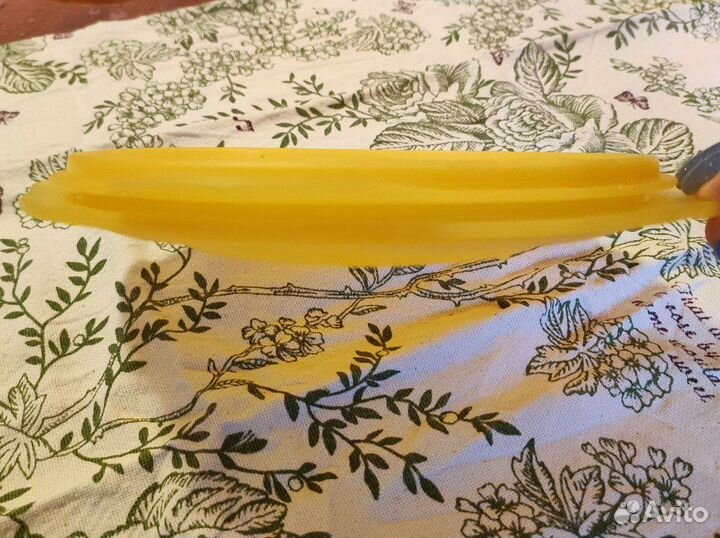 Tupperware контейнер