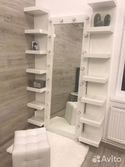 Гримерное зеркало с лампами