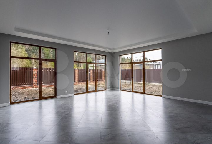 Дом 285 м² на участке 12,5 сот.