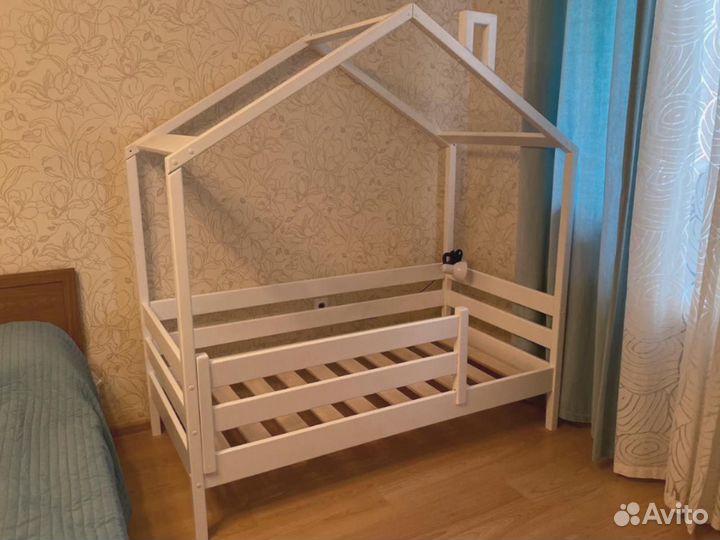 Детская Кровать домик из массива классика от 3 лет