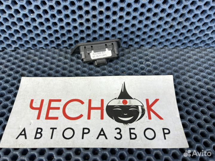 Кнопка открывания багажника Audi Q7 до 2015г