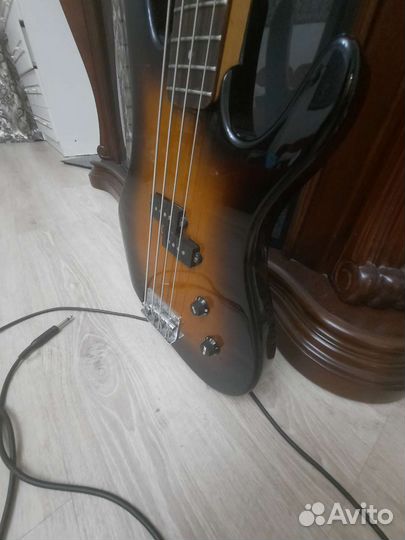 Бас гитара Washburn bantam(1876)