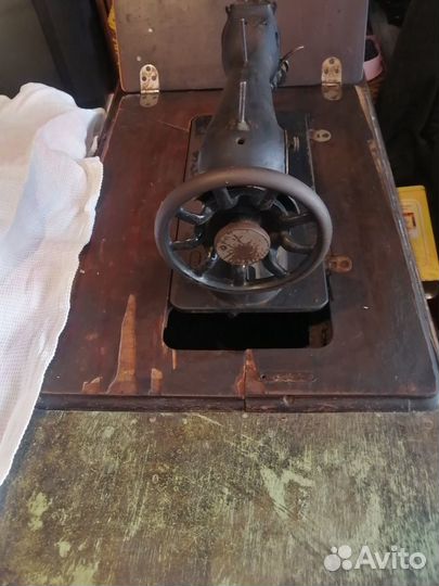 Швейная машина Zinger