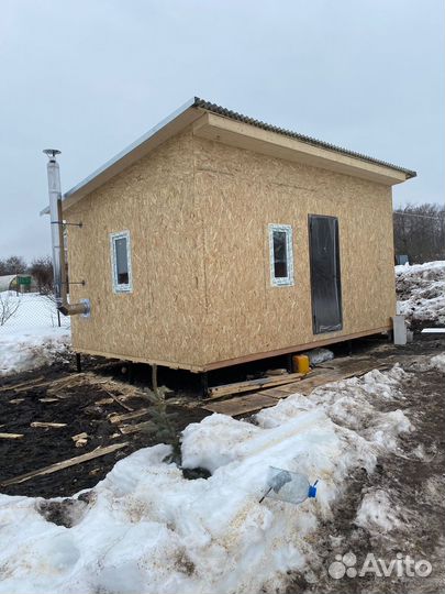 Бригада строителей/ монтаж кровли