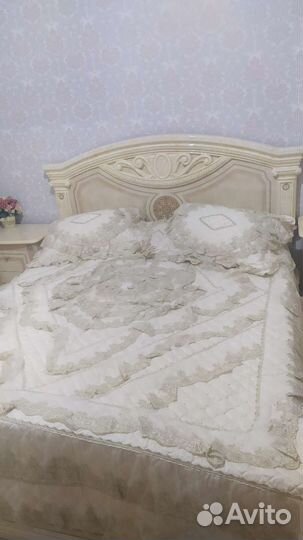 Покрывало с подушками