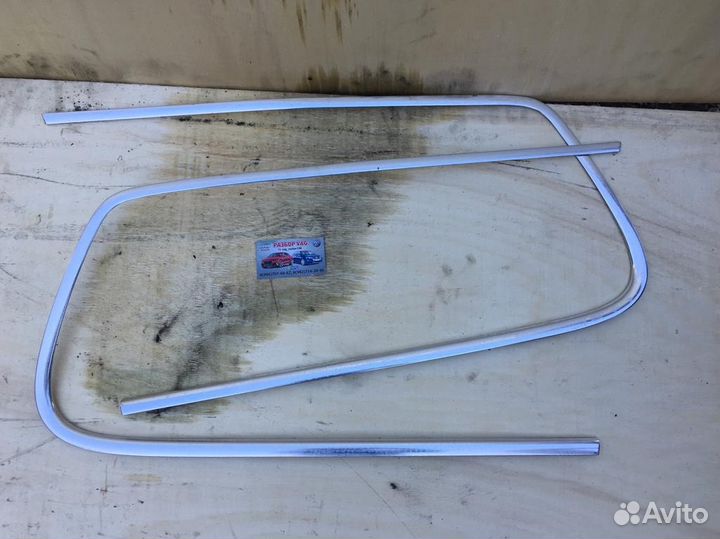 Молдинг заднего стекла Volkswagen Passat B6 Varian